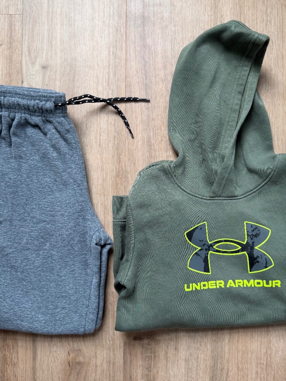 Under Armour bundle of boys size medium